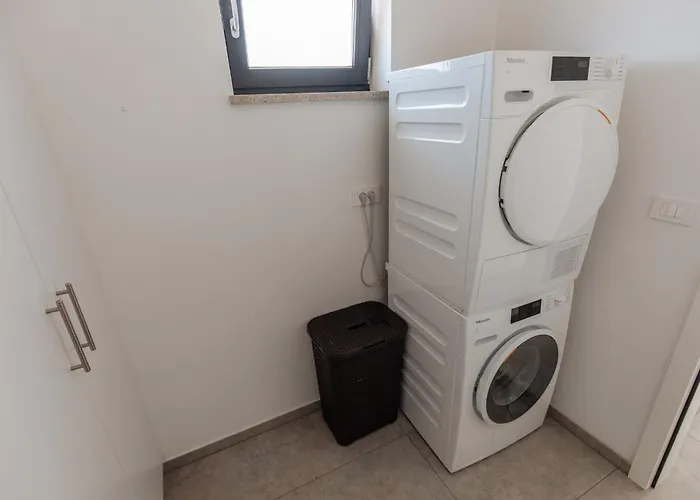 Andris Mit Garten- Grill Und Terrasse By Interhome Ližnjan